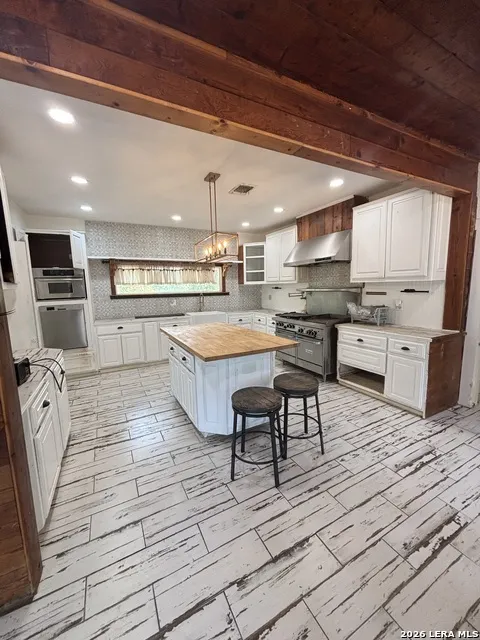 2702 BLUE CREEK RD La Vernia, TX 78121