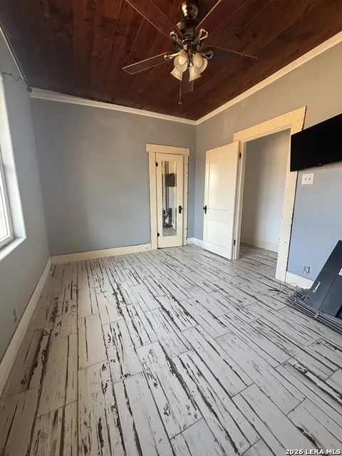 2702 BLUE CREEK RD La Vernia, TX 78121