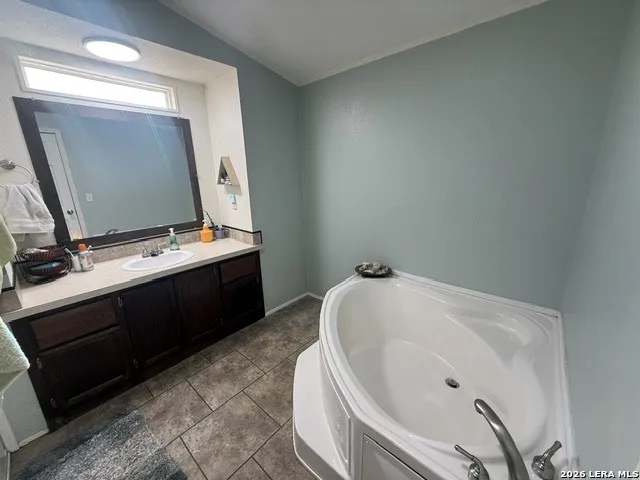 572 RIVER BLUFF CIR Pipe Creek, TX 78063