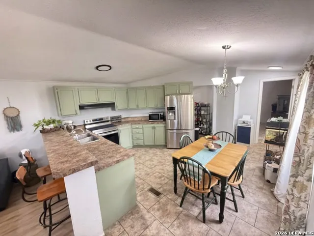 572 RIVER BLUFF CIR Pipe Creek, TX 78063