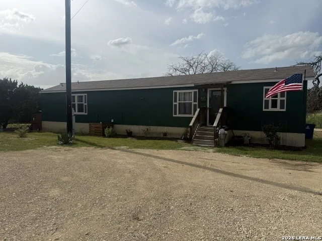 572 RIVER BLUFF CIR Pipe Creek, TX 78063
