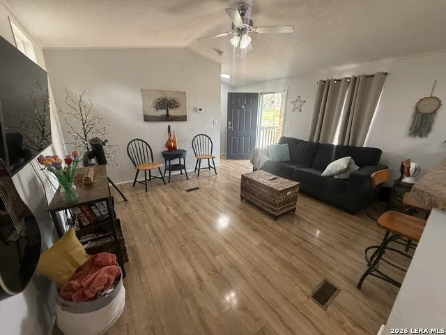 572 RIVER BLUFF CIR Pipe Creek, TX 78063