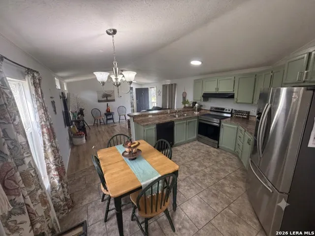 572 RIVER BLUFF CIR Pipe Creek, TX 78063