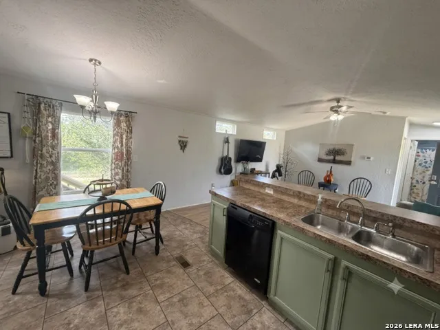 572 RIVER BLUFF CIR Pipe Creek, TX 78063