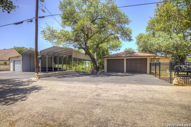 1422 Oakridge Ln Canyon Lake, TX 78133