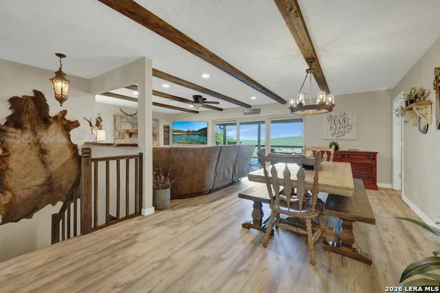 1422 Oakridge Ln Canyon Lake, TX 78133