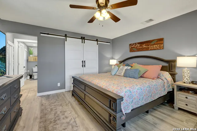 1422 Oakridge Ln Canyon Lake, TX 78133