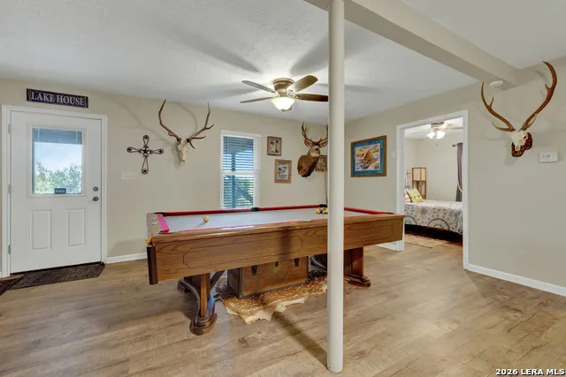 1422 Oakridge Ln Canyon Lake, TX 78133