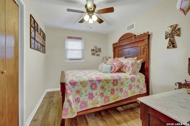 1422 Oakridge Ln Canyon Lake, TX 78133