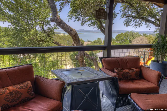 1422 Oakridge Ln Canyon Lake, TX 78133