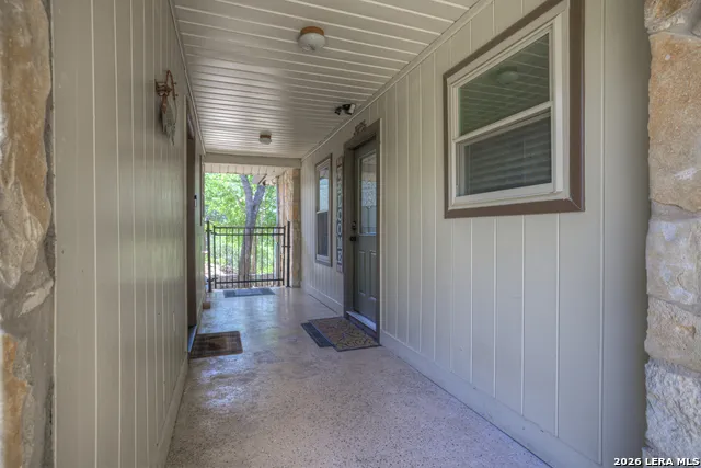 1422 Oakridge Ln Canyon Lake, TX 78133