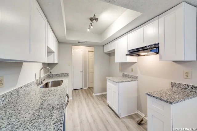 9743 Cylburn Converse, TX 78109
