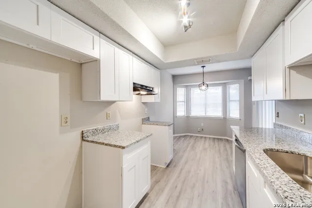 9743 Cylburn Converse, TX 78109