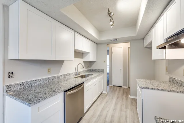 9743 Cylburn Converse, TX 78109
