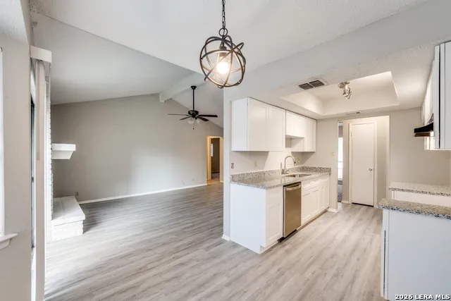9743 Cylburn Converse, TX 78109