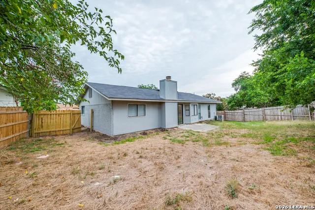 9743 Cylburn Converse, TX 78109