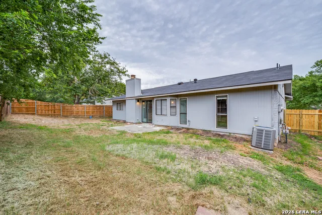 9743 Cylburn Converse, TX 78109