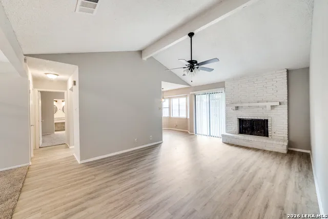 9743 Cylburn Converse, TX 78109
