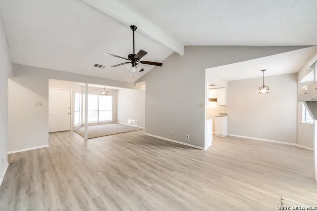 9743 Cylburn Converse, TX 78109