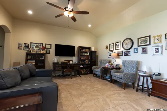 1828 Wandering Trail Pleasanton, TX 78064