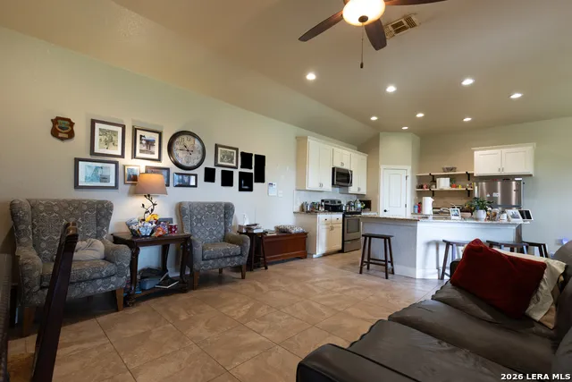 1828 Wandering Trail Pleasanton, TX 78064