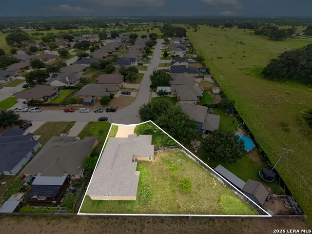1828 Wandering Trail Pleasanton, TX 78064