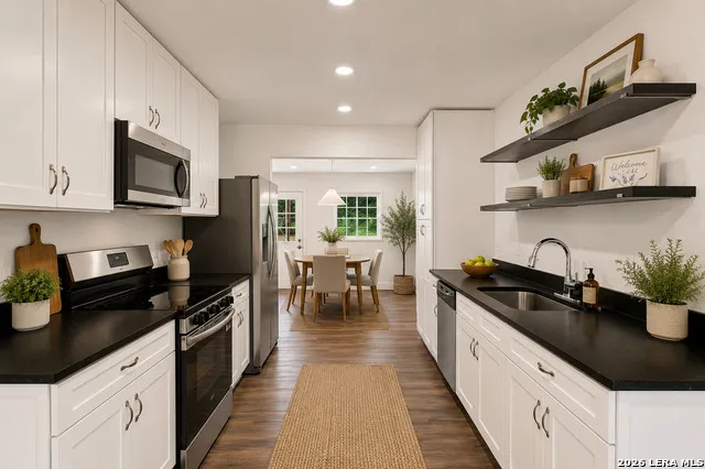 1042 Poinsettia San Antonio, TX 78202