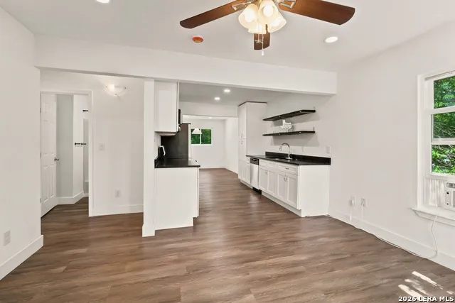 1042 Poinsettia San Antonio, TX 78202