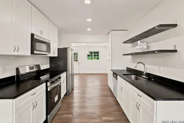 1042 Poinsettia San Antonio, TX 78202