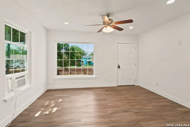 1042 Poinsettia San Antonio, TX 78202