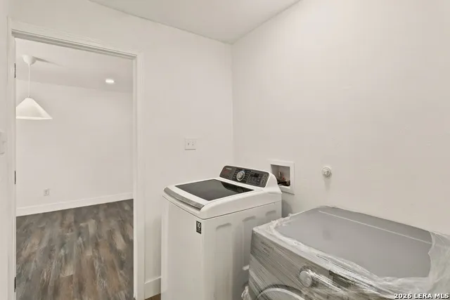 1042 Poinsettia San Antonio, TX 78202