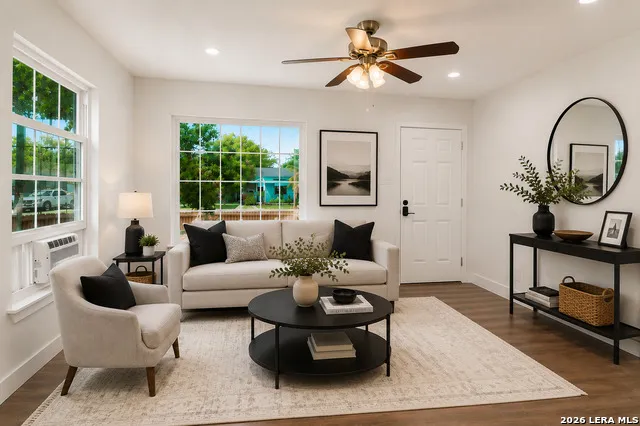 1042 Poinsettia San Antonio, TX 78202
