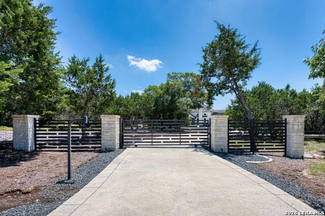 121 Greystone Pt Boerne, TX 78006