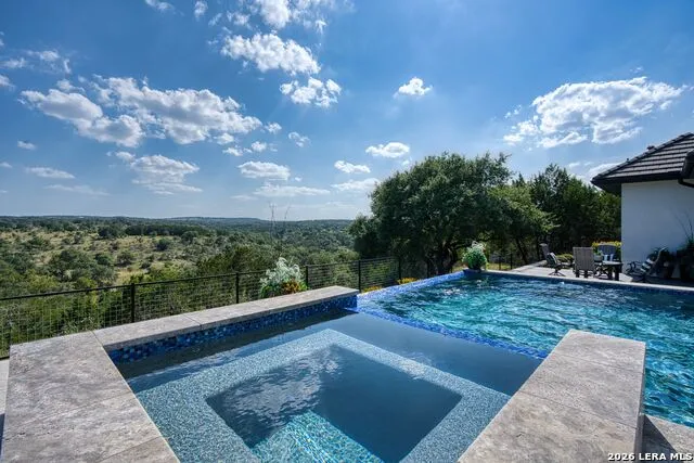 121 Greystone Pt Boerne, TX 78006