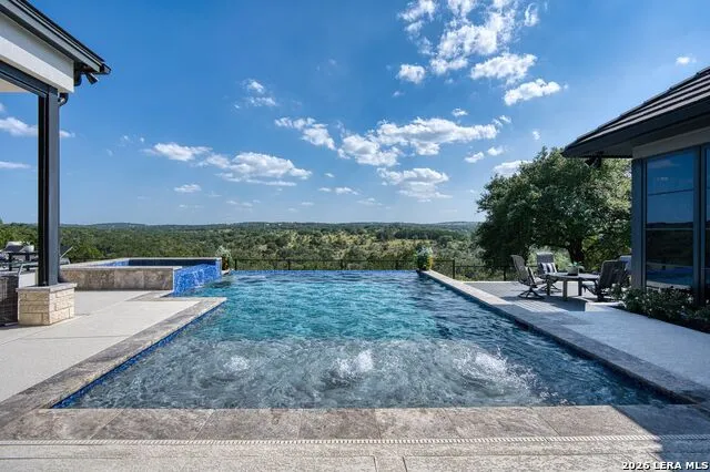 121 Greystone Pt Boerne, TX 78006