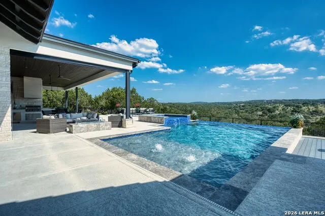 121 Greystone Pt Boerne, TX 78006