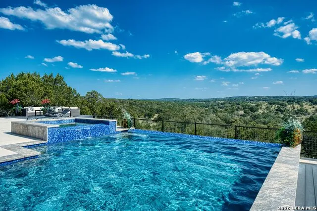 121 Greystone Pt Boerne, TX 78006