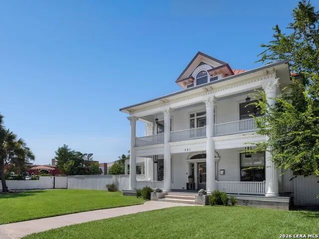 321 E Dewey Place San Antonio, TX 78212