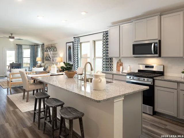 10225 King Robert San Antonio, TX 78239