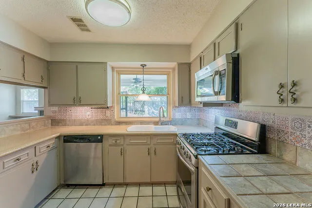 13115 Larkyorke San Antonio, TX 78233