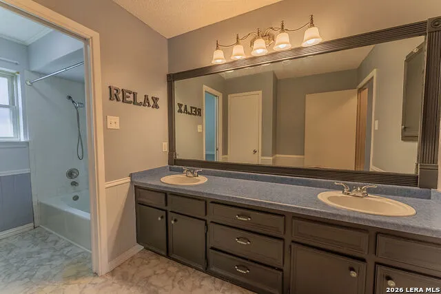 13115 Larkyorke San Antonio, TX 78233