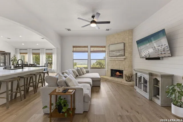 2700 SKYLINE DR Canyon Lake, TX 78133