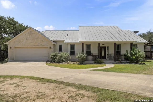 2700 SKYLINE DR Canyon Lake, TX 78133