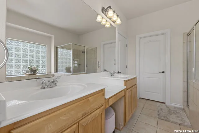 2700 SKYLINE DR Canyon Lake, TX 78133