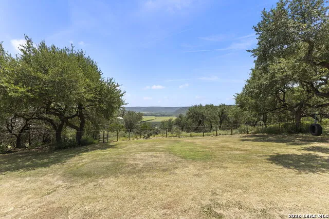 2700 SKYLINE DR Canyon Lake, TX 78133