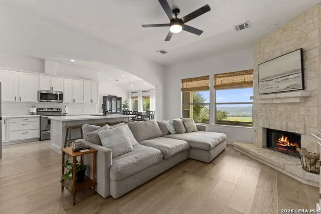 2700 SKYLINE DR Canyon Lake, TX 78133