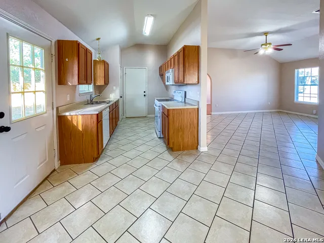 1300 TAYLOR ST Beeville, TX 78102