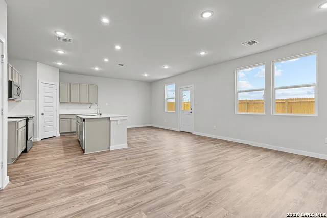 9978 Chavaneaux Lndg San Antonio, TX 78221