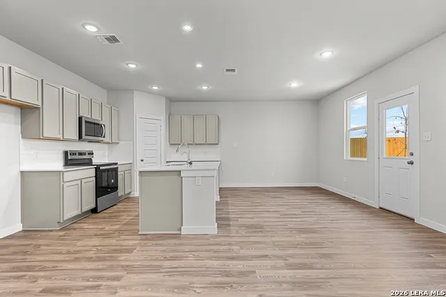 9978 Chavaneaux Lndg San Antonio, TX 78221