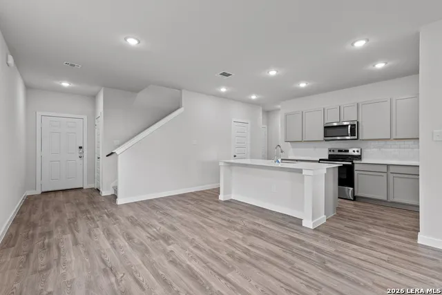 9982 Chavaneaux Lndg San Antonio, TX 78221
